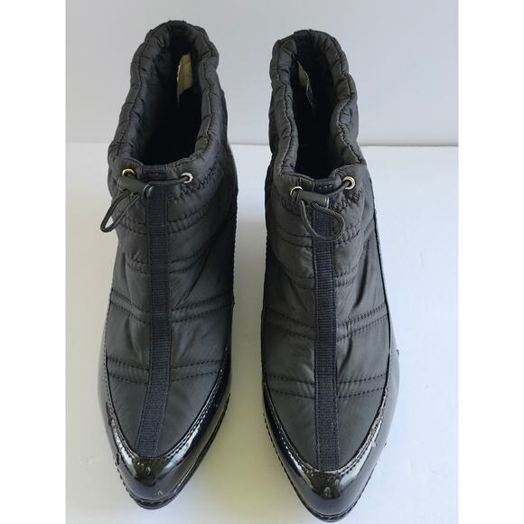 Fioni Quilted Nylon Blk Patent Leather Ankle Wedge Waterproof Boots Sz 8.5 S0024 - Picture 1 of 10